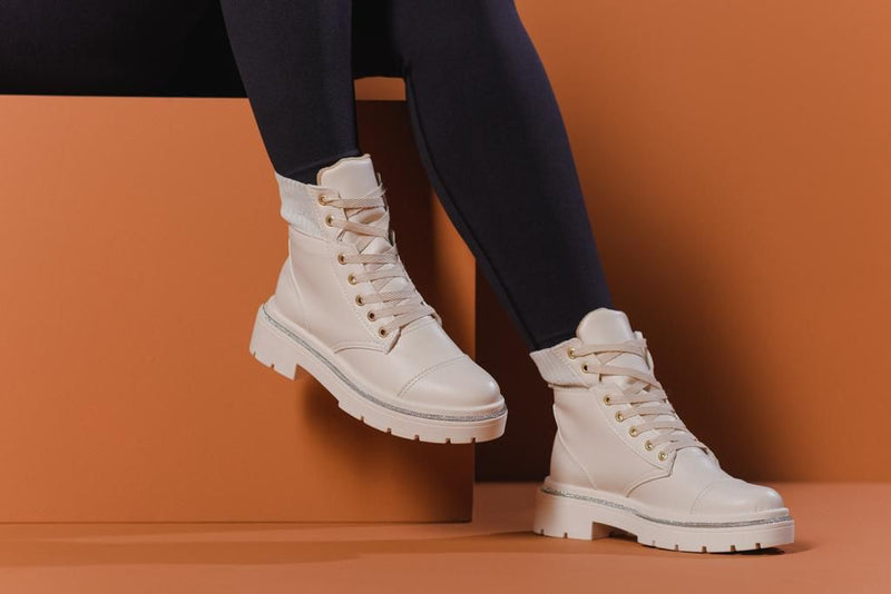 BOTA FEMININA OFF-WHITE PREMIUM